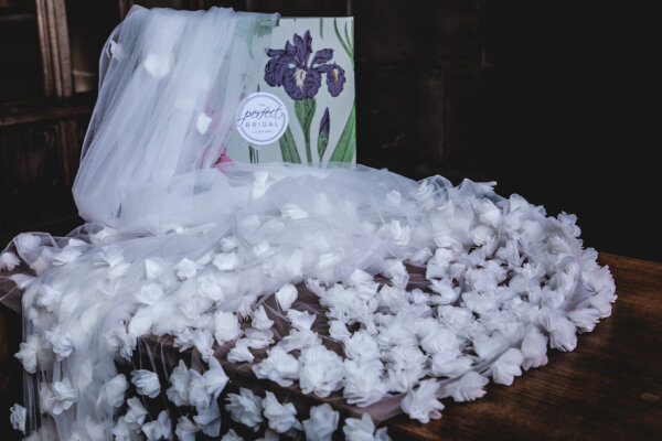 PBV9035-300 Einlagiger Schleier mit 3D-Blüten 300cm