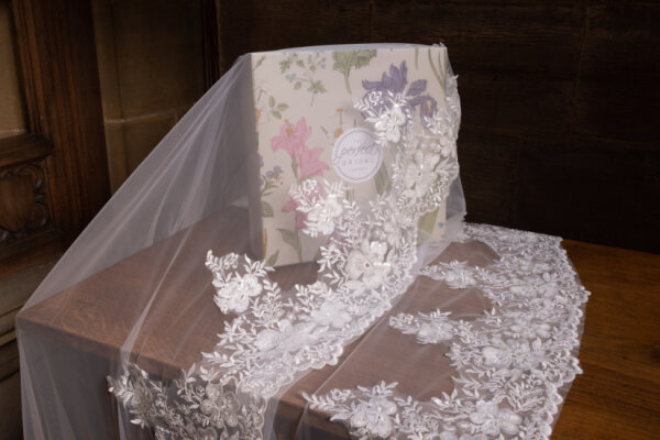 PBV9049-400 Einlagiger Schleier mit Stickereien 400cm